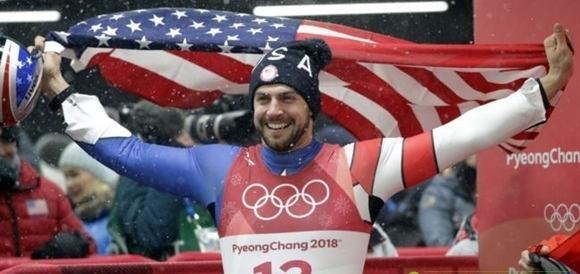 福彩3D站主荣获优秀服务奖牌，荣耀时刻的见证